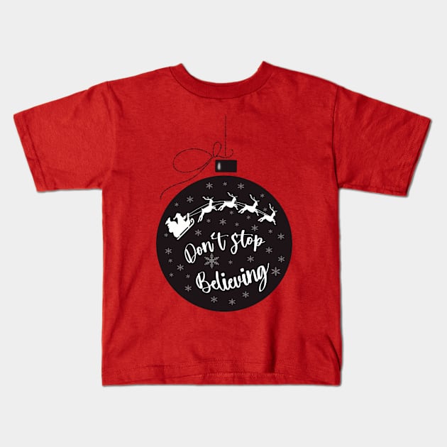 Santa don’t stop believing Kids T-Shirt by nasia9toska